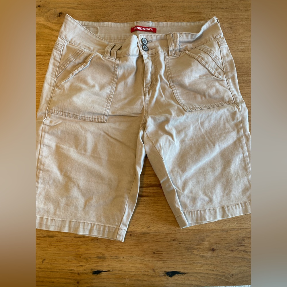 UNIONBAY Tan Women's Bermuda Shorts‎ 9 Preloved